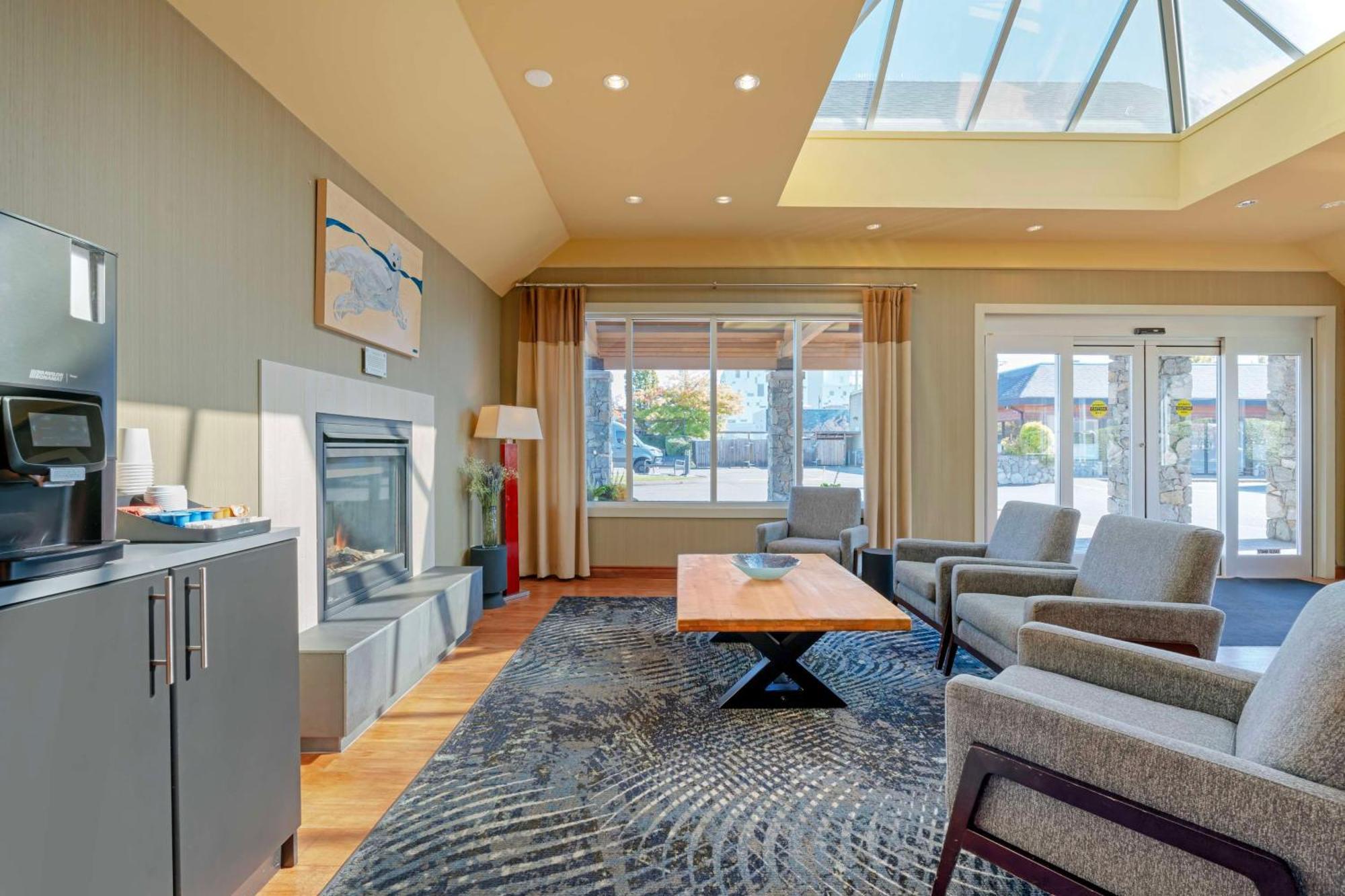 Best Western Plus Emerald Isle Hotel Sidney Eksteriør bilde