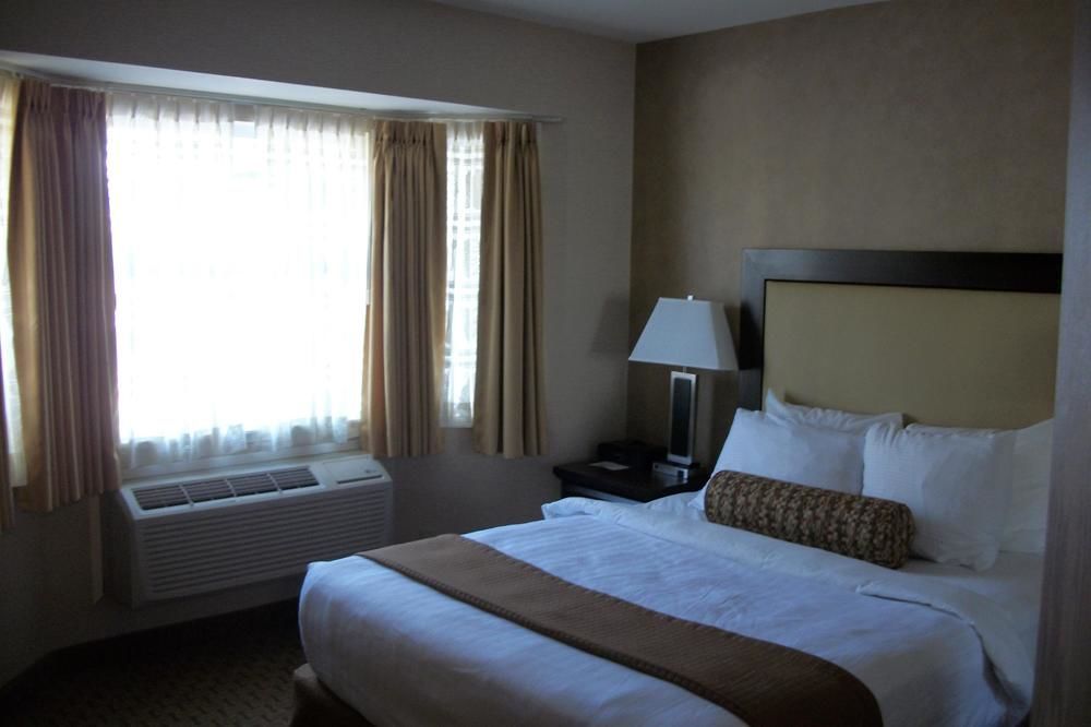 Best Western Plus Emerald Isle Hotel Sidney Eksteriør bilde